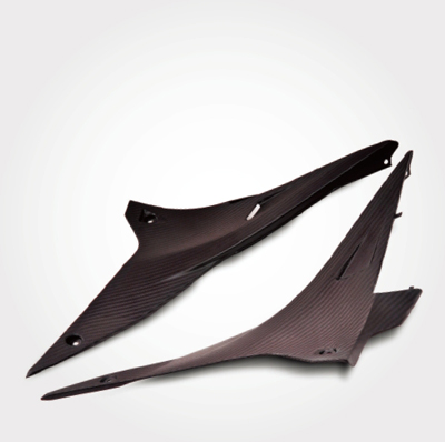 FACTORY カーボン製右サイドパネル
FACTORY カーボン製左サイドパネル